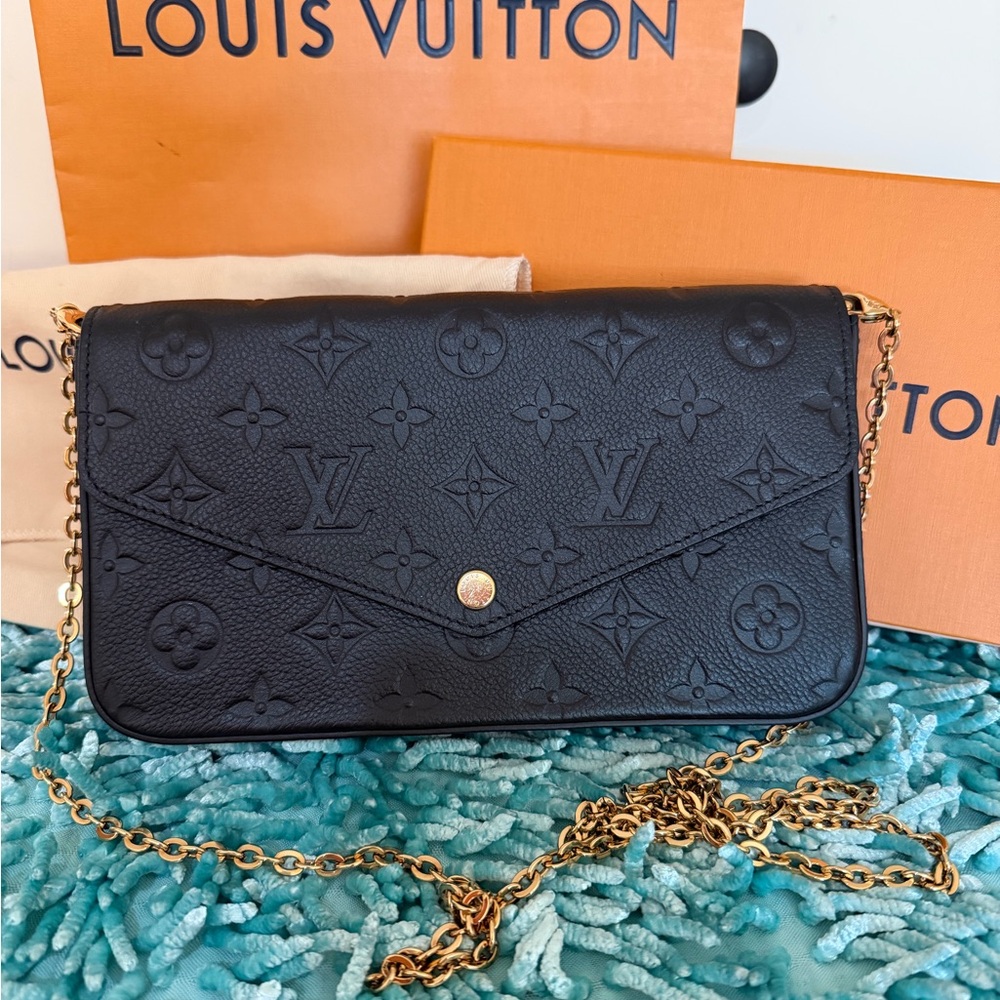 Authentic Leather Louis Vuitton Pochette Felicie Crossbody Bag Black